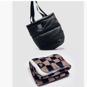 NWT Victoria’s Secret Pink Quilted Tote Bag + Plush Blanket